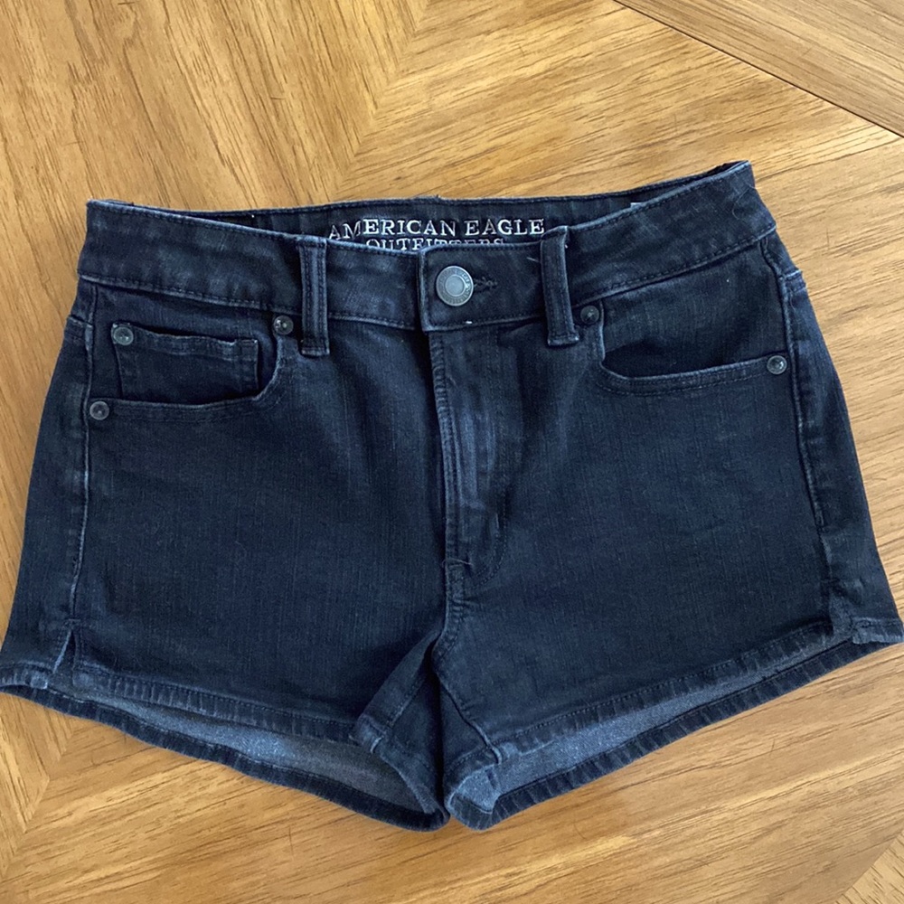 AMERICAN EAGLE BLACK DENIM HI RISE SHORTIE SHORTS